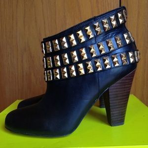 Betsey Johnson Studded Ankle Boots 8 8.5